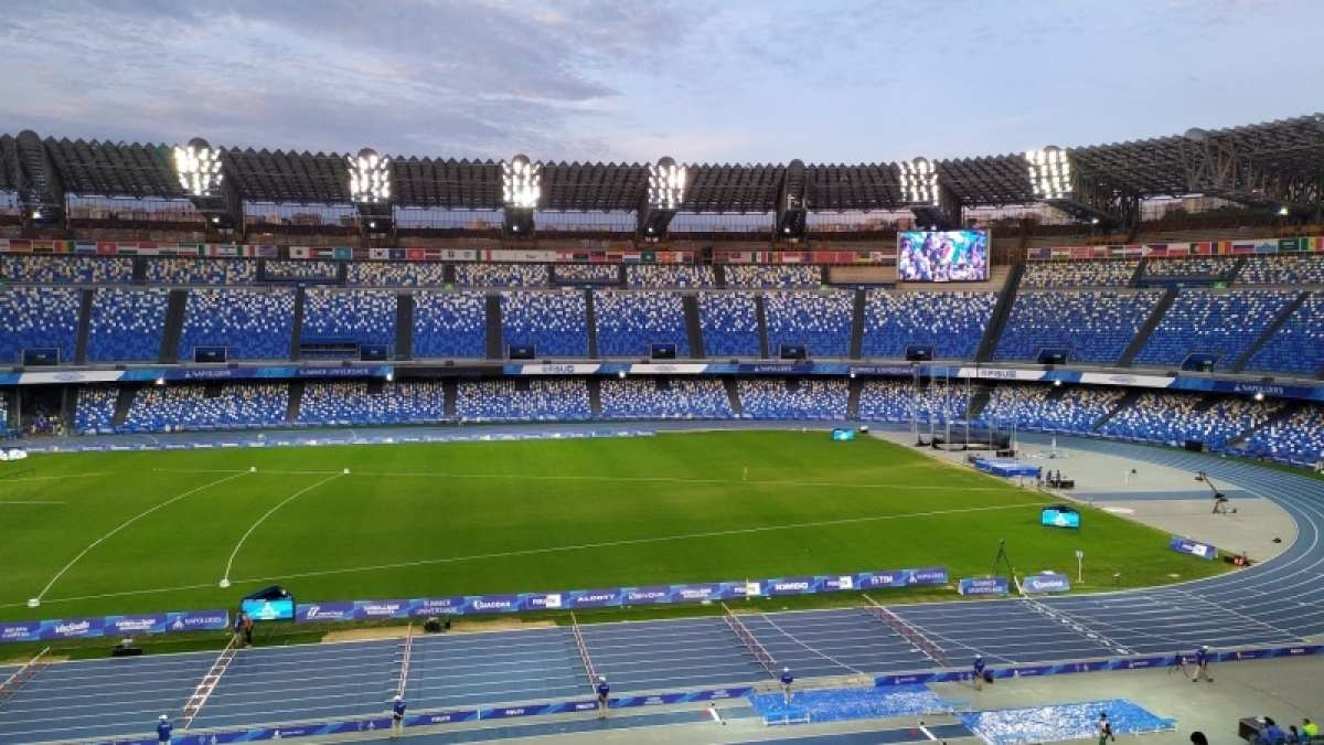 Prefeito de Nápoles diz que nome do estádio mudará para homenagear Diego Maradona