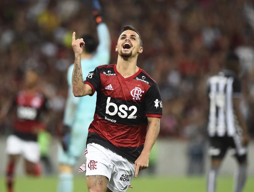 Novela: Al Ain oferece R$ 8 milhões por empréstimo de Michael, Flamengo pede mais e espera fechar negócio