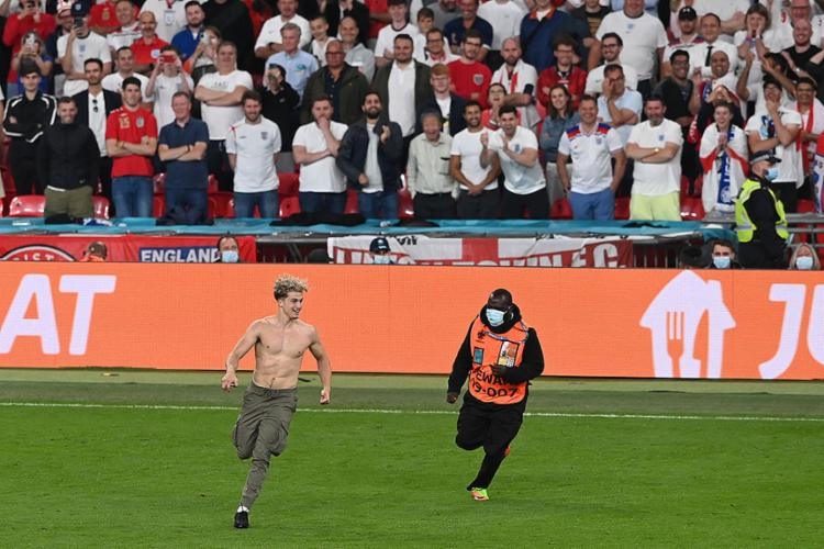 Uefa pune Inglaterra com 2 jogos sem torcida por incidentes na final da Eurocopa