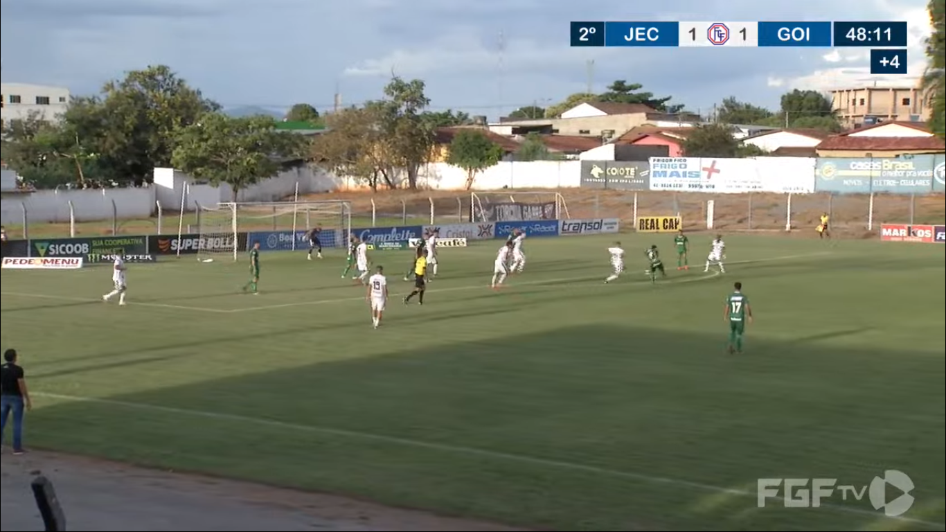 Goiás marca no último minuto e vence o Jaraguá de virada fora de casa