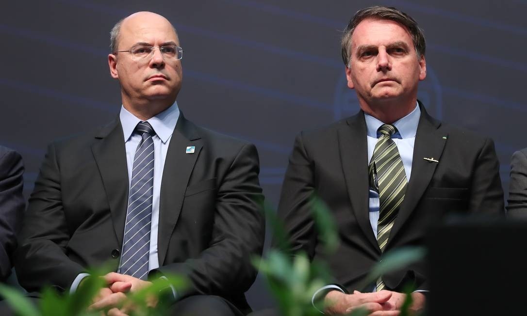 Bolsonaro diz a apoiador que não vai conversar com Witzel e ironiza governador