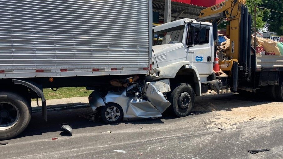 Manaus: mulheres morrem em carro prensado