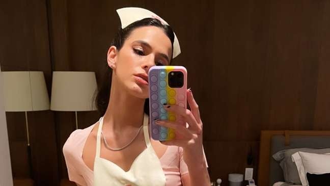 Bruna Marquezine se manifesta e rebate Conselho de Enfermagem: "É uma ameaça?"