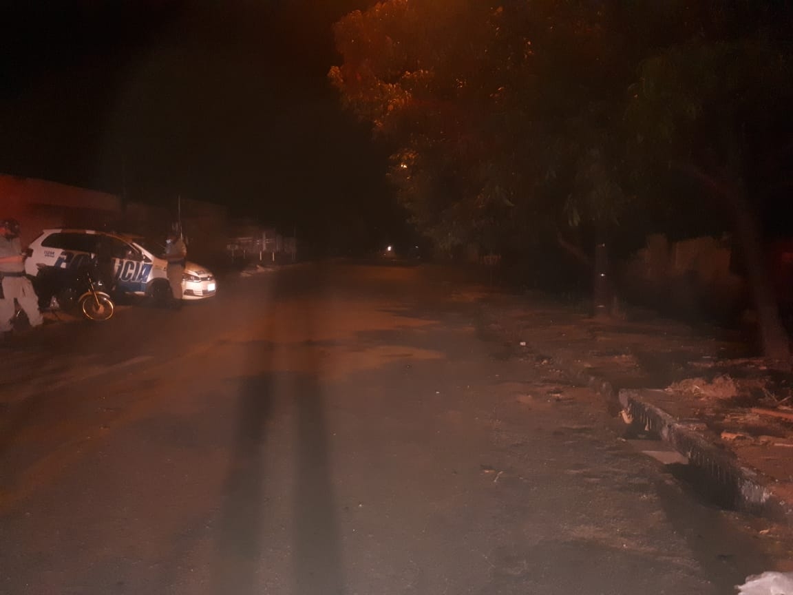 Mulher fica ferida após ser atropelada, em Goiânia