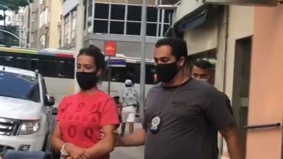 Mulher é presa por estuprar ex-namorado