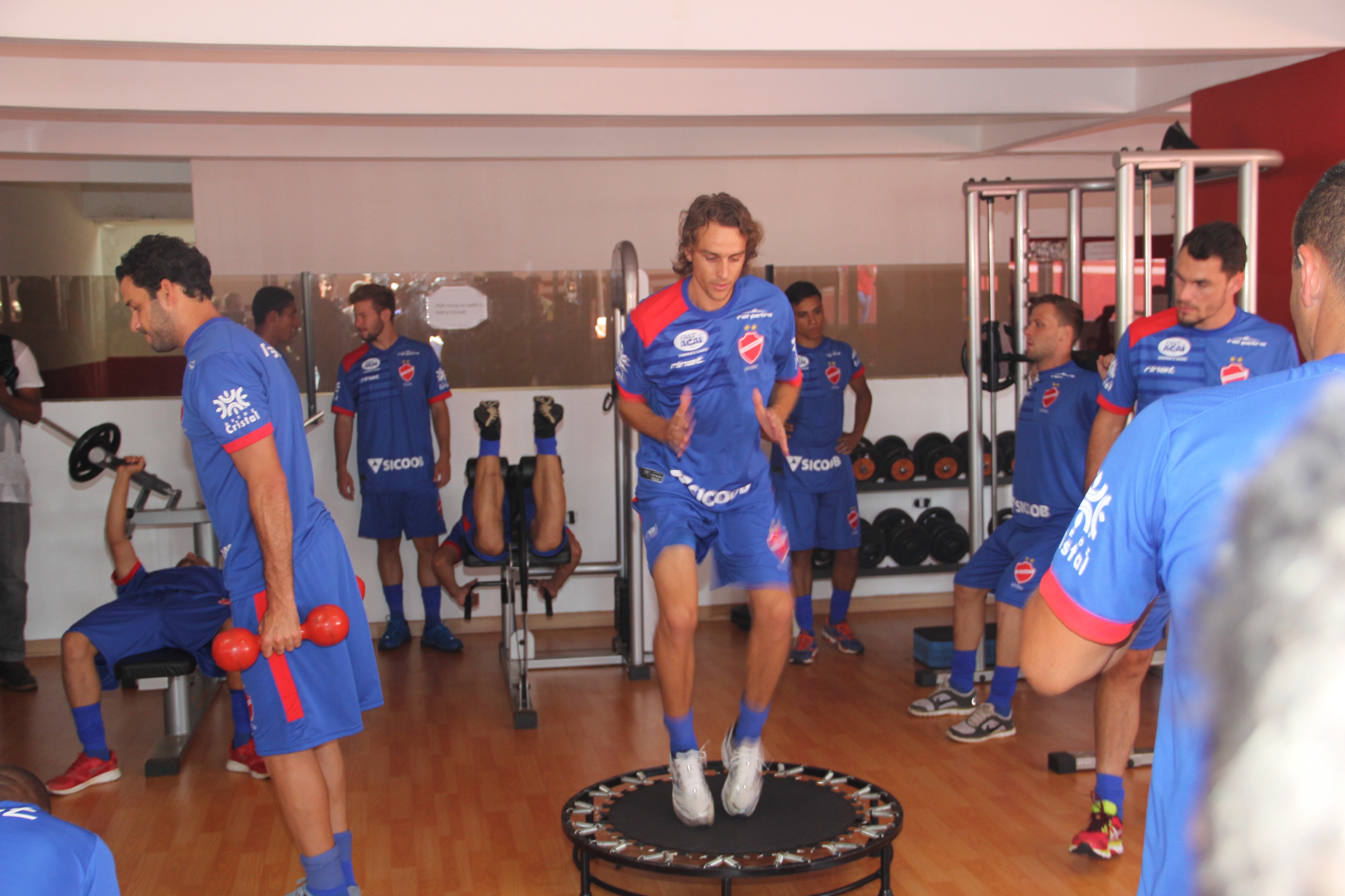 Elenco se reapresenta com 19 jogadores