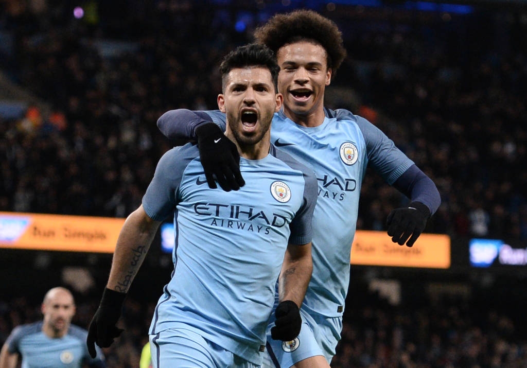 City avança, com dois de Aguero