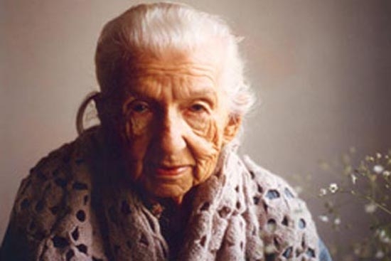 Tributo a Cora Coralina para homenagear todas as mulheres