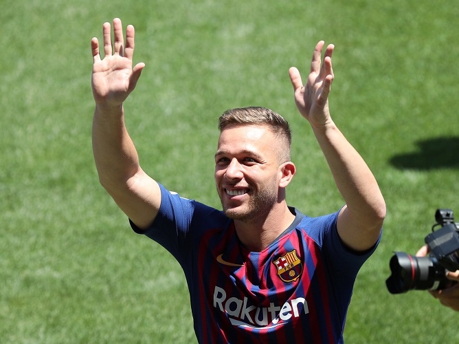 Arthur revela que consultou Neymar sobre o Barcelona