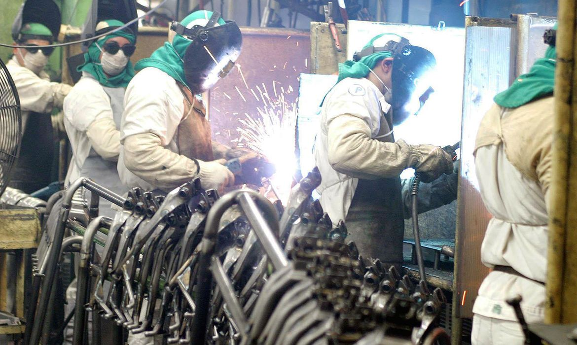 Nova política industrial do Brasil terá R$ 300 bi