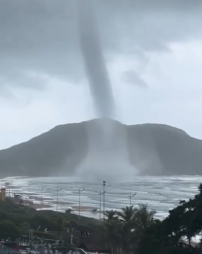 Tromba d’água assusta moradores