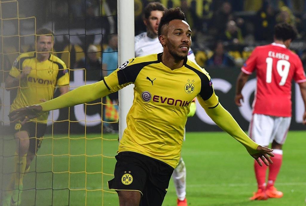 Aubameyang faz três e Dortmund avança