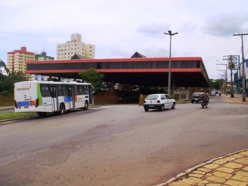 Homem é esfaqueado dentro de ônibus coletivo em Goiânia 