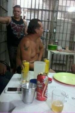 Condenado no caso Eliza Samudio aparece em suposto churrasco na cadeia