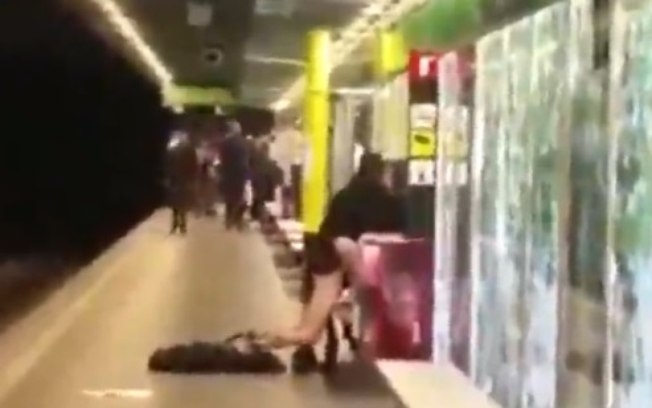 Casal é flagrado tendo relações sexuais em estação de metrô na Espanha