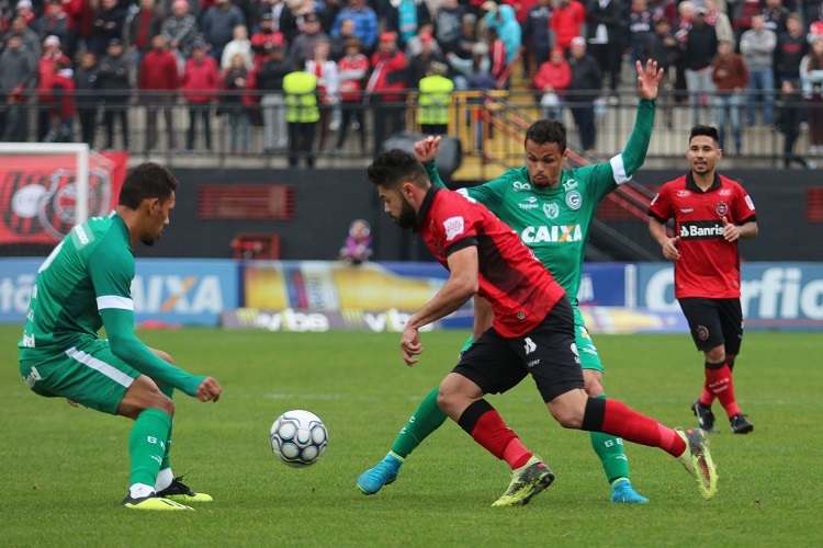 Verde sofre derrota no fim e fecha turno fora do G-4