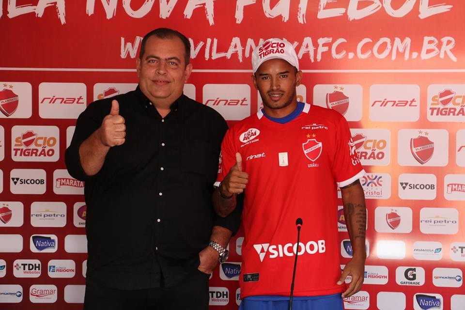 Tigre apresenta lateral direito