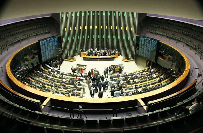Câmara aprova reajuste dos servidores, mas reestruturação de carreiras fica para grupo de trabalho