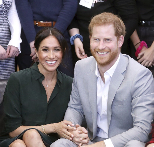 Príncipe Harry e Meghan Markle esperam o primeiro filho