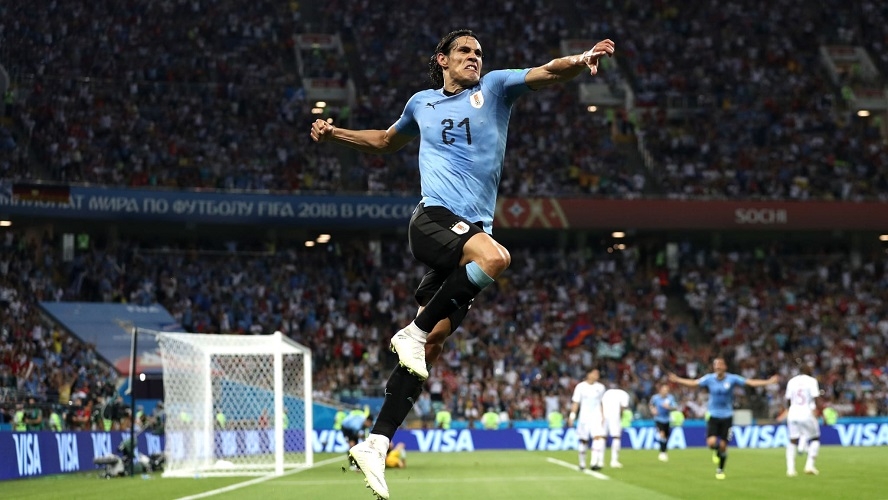 Cavani ofusca CR7 e conduz Uruguai à classificação