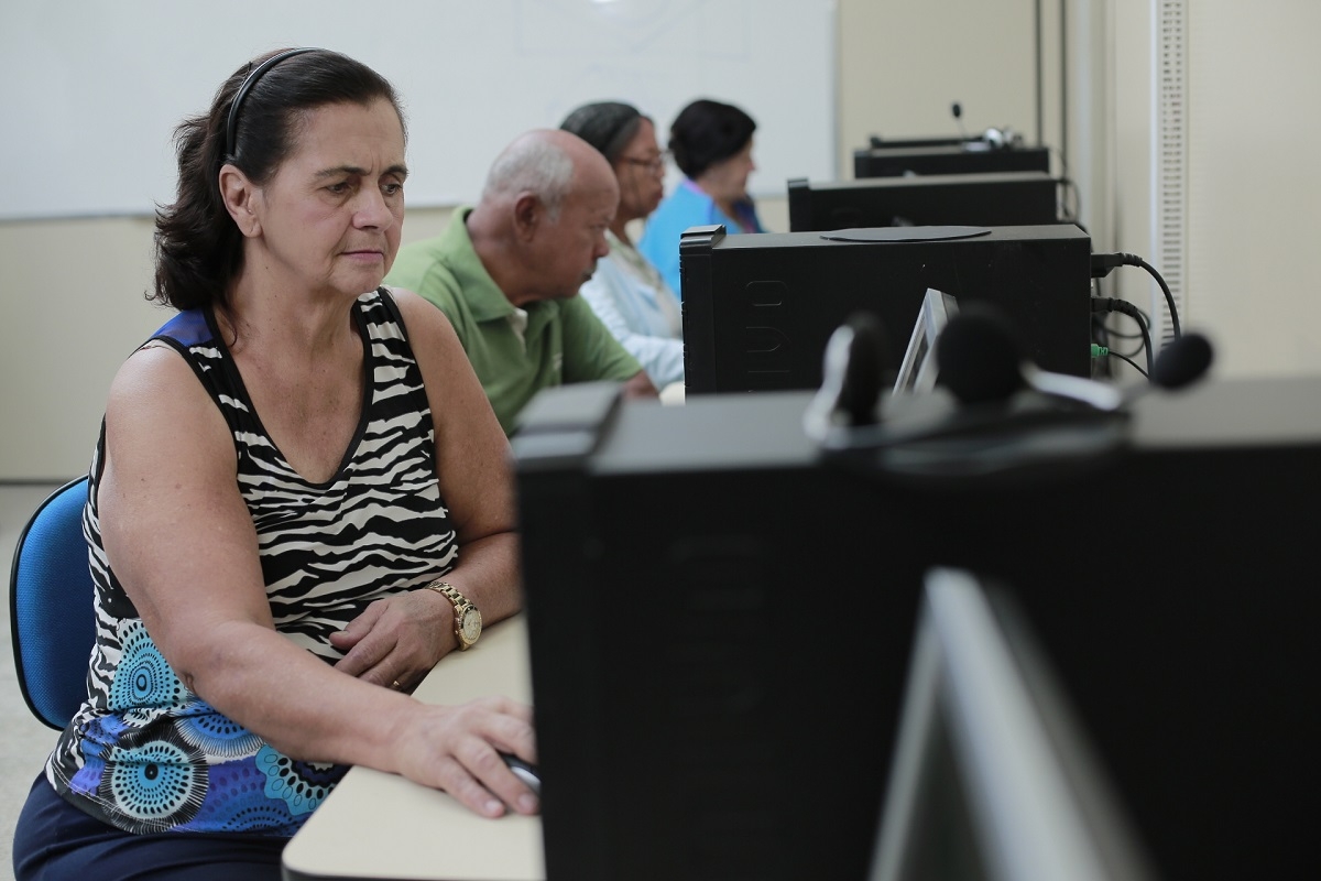 Centro de Convivência de Idosos Cândida de Morais oferece vagas para inclusão digital