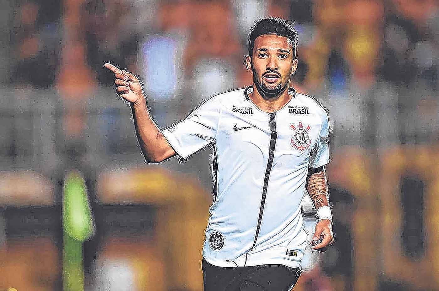Corinthians passa sufoco, mas vence de virada