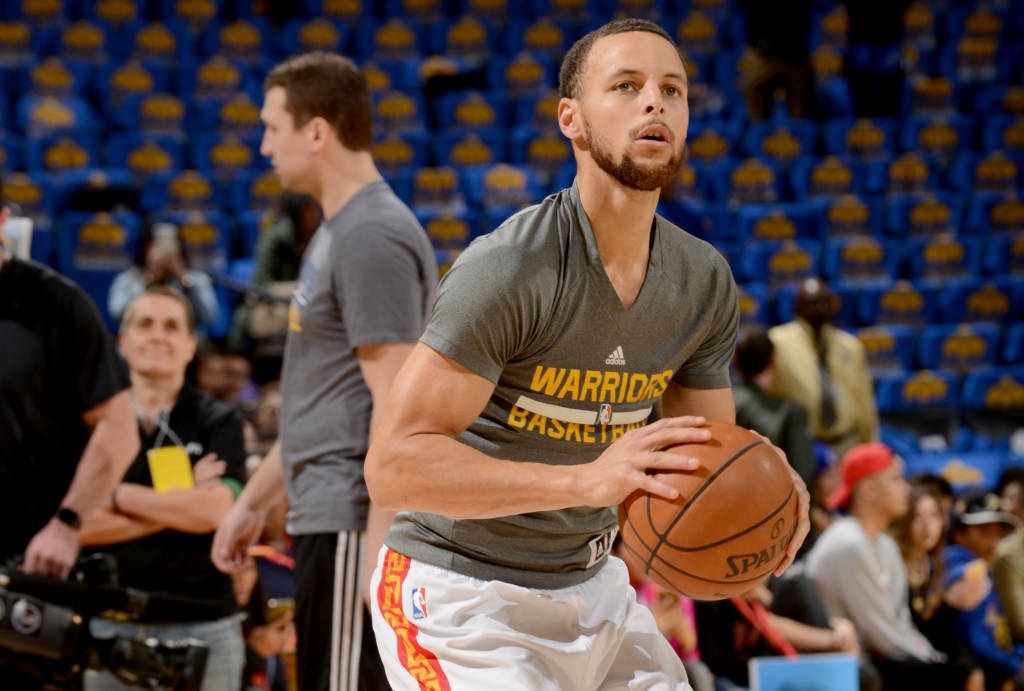 Curry entra em polêmica com patrocinador por Trump