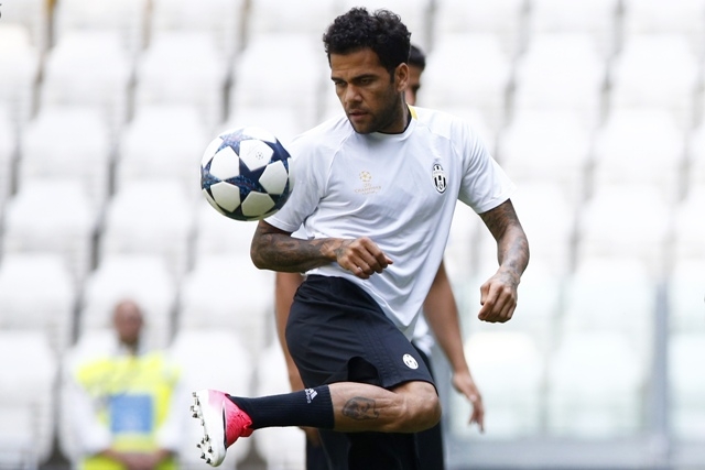 Dirigente confirma saída de Daniel Alves