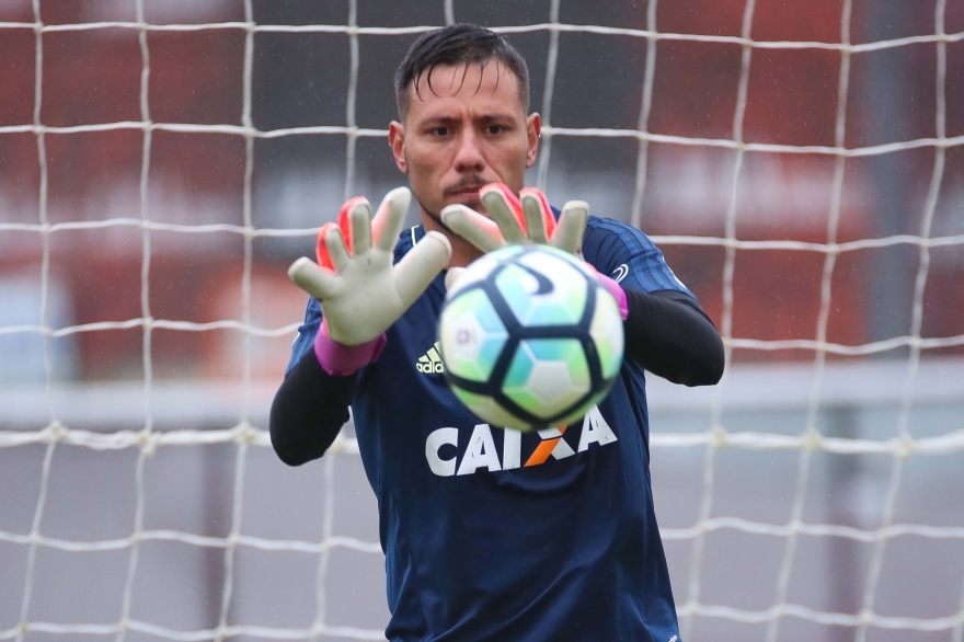 Diretoria se reúne para decidir sobre Diego Alves