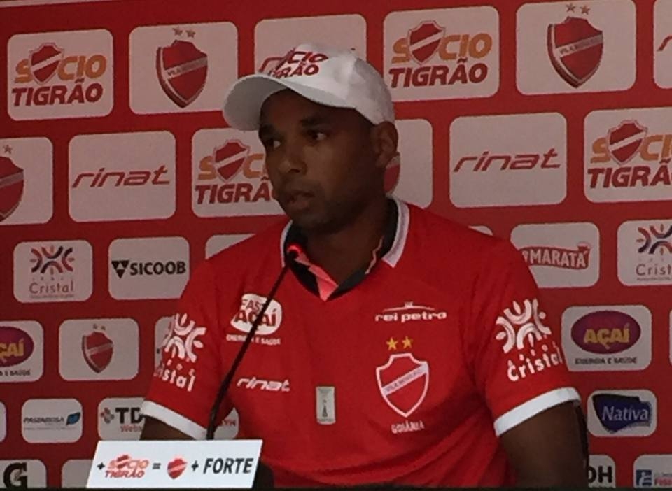 Zagueiro conhecido é apresentado na toca