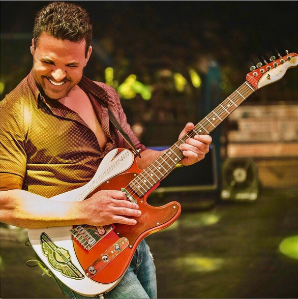 Cantor sertanejo faz post polêmico contra transgêneros