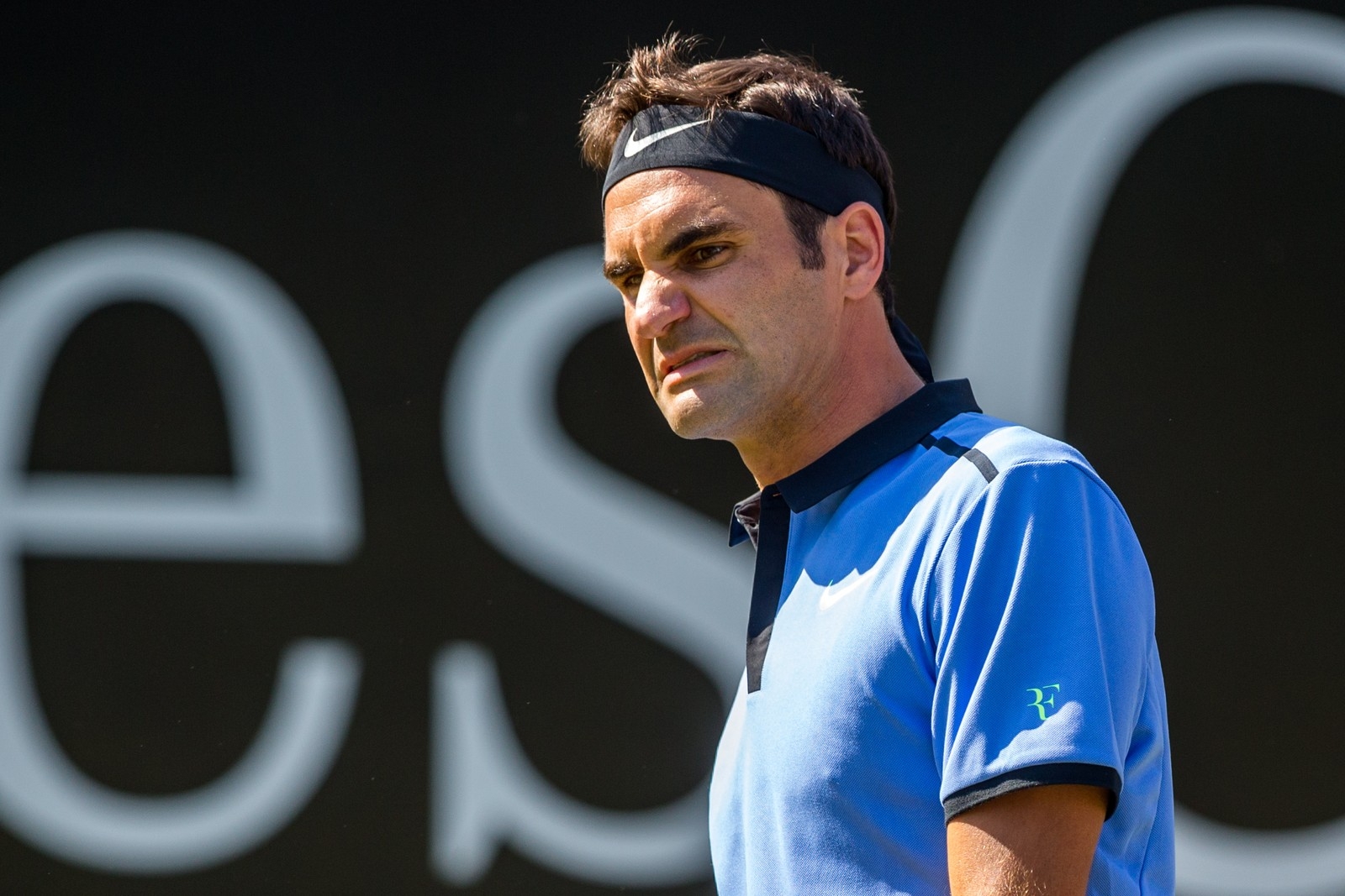 Federer passa fácil por russo e vai à final na Basileia