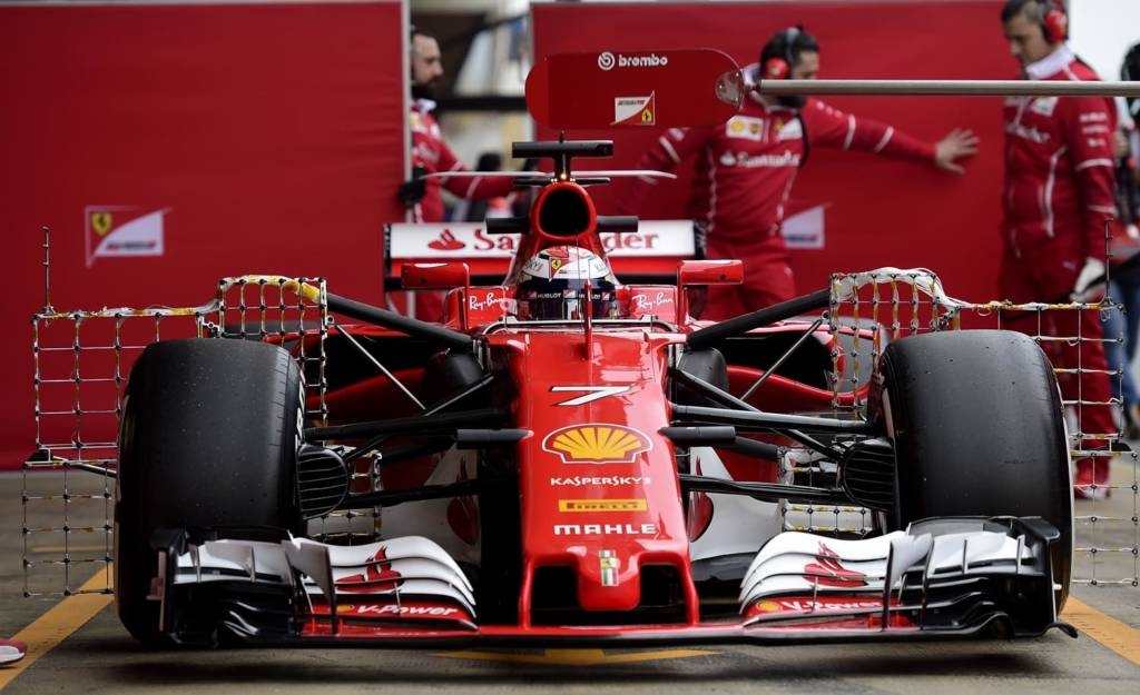 Ferrari reage no segundo dia de testes em Barcelona