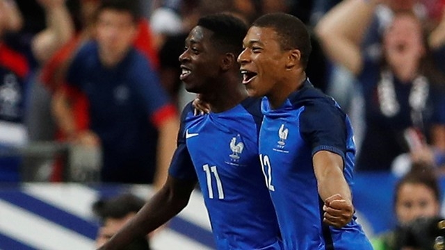Mesmo com um a menos, França supera Inglaterra