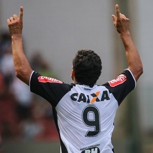 Mano confirma rodízio e garante Fred como titular