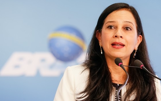 Grace Mendonça fala sobre inclusão da mulher no seio político