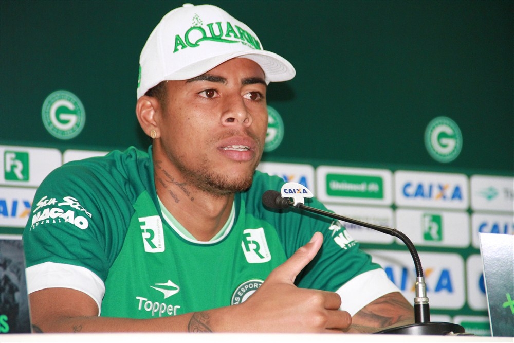 Fortaleza vira sobre o Guarani e dispara na liderança