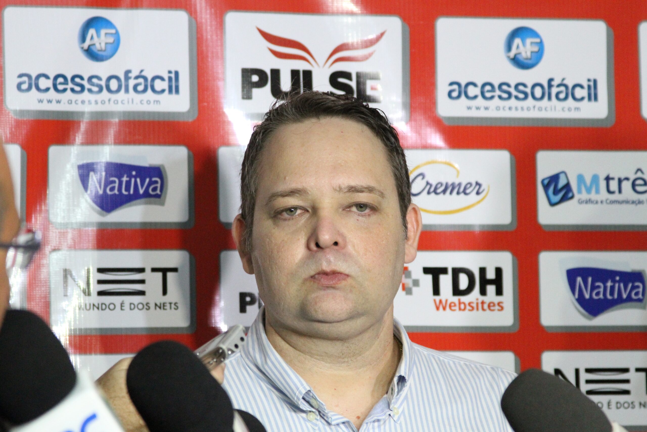 Contra Guto, diretores entregam cargos