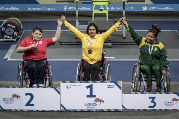 Brasileira é campeã mundial no halterofilismo