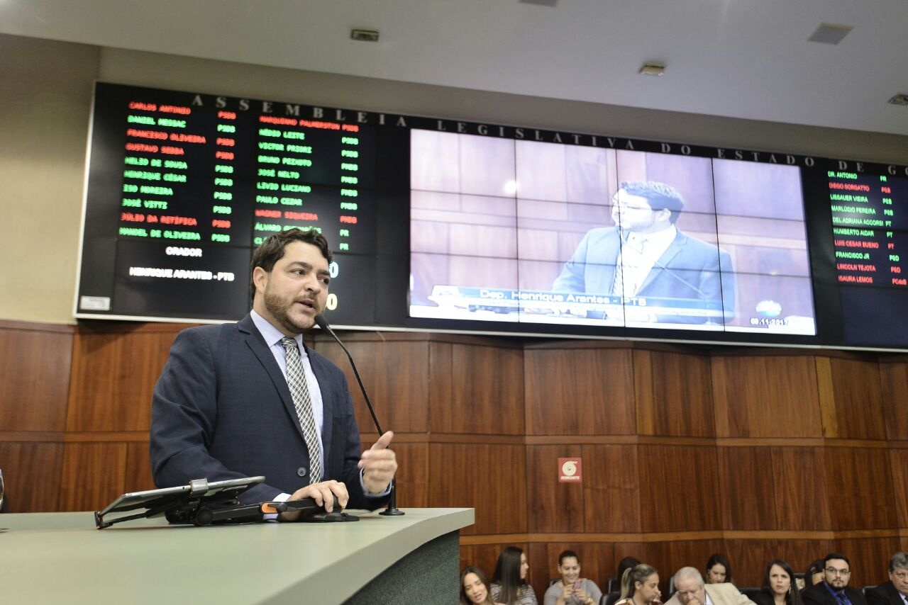 Henrique Arantes defende porte de armas na Assembleia Legislativa