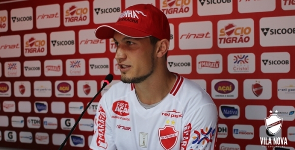 Hess é apresentado e fica à disposição
