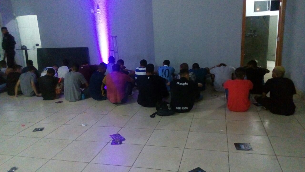 Operação conjunta entre PM e Juizado da Infância fecha festa regada a drogas