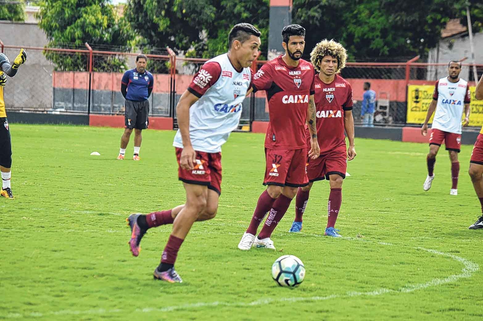 Mesmo rebaixado, elenco se motiva para reta final