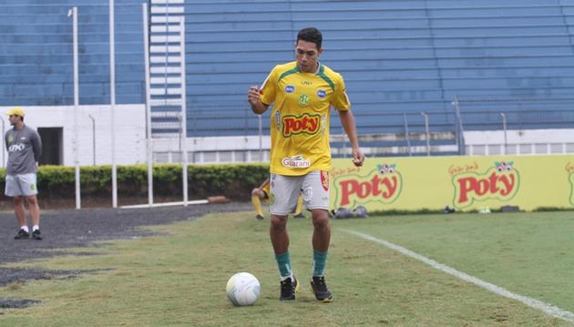 Volante é anunciado para o Brasileiro