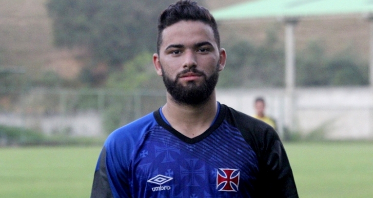 Dragão anuncia contratação de volante