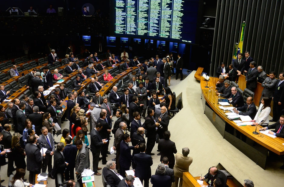 Comissão do impeachment terá cronograma definido nesta segunda-feira