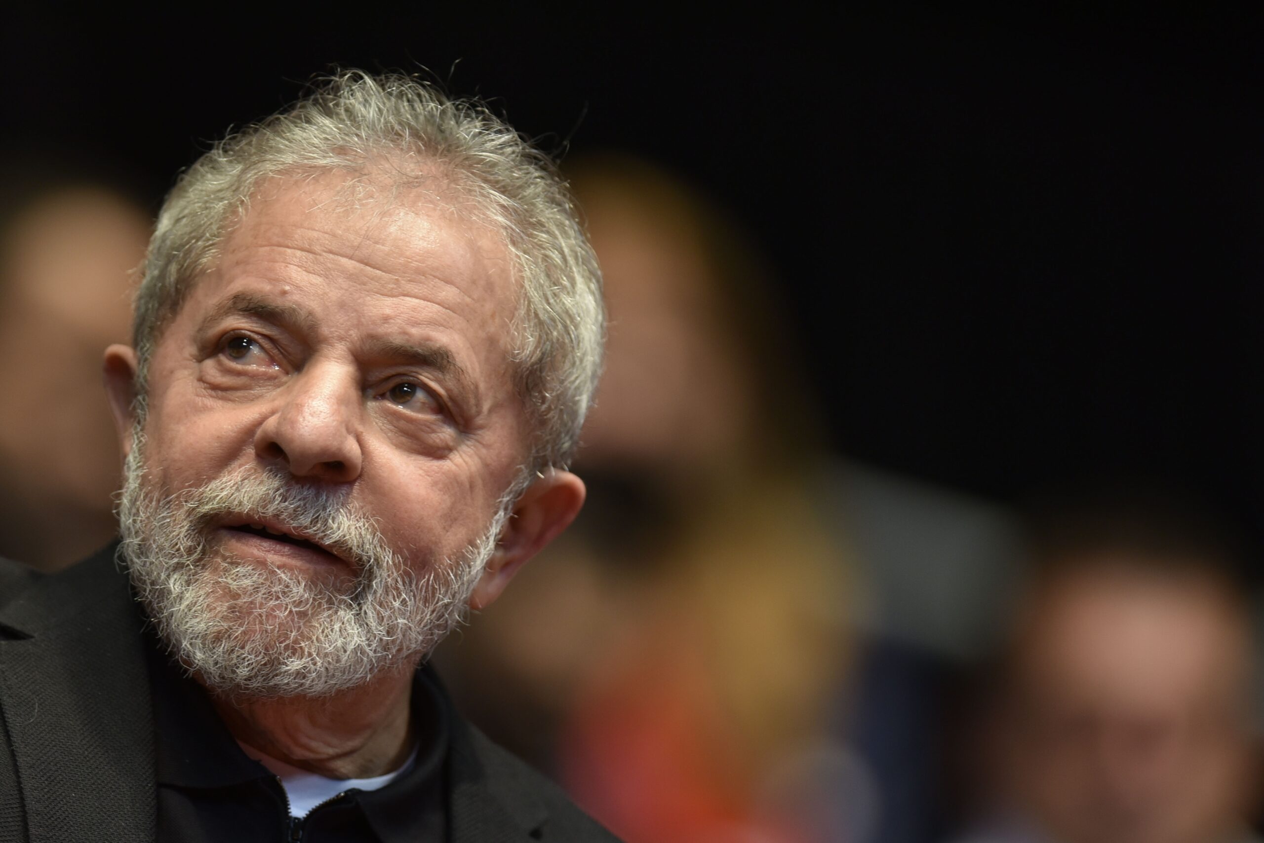 Lula vota em São Bernardo do Campo e diz que não ouviu vaias