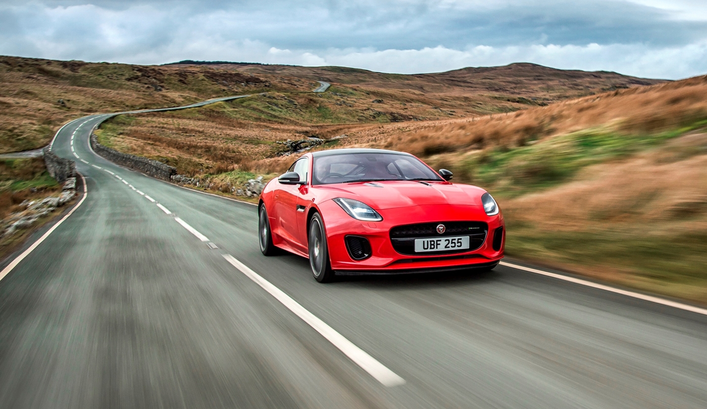 Jaguar esportivo F-Type ganha novo motor Ingenium Turbo