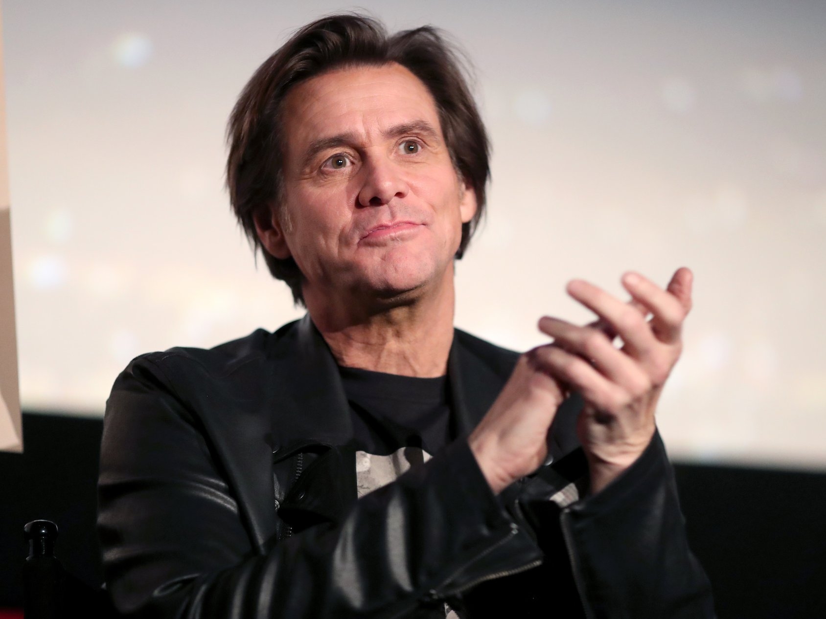 Jim Carrey diz que vai vender suas ações do Facebook e excluir fanpage