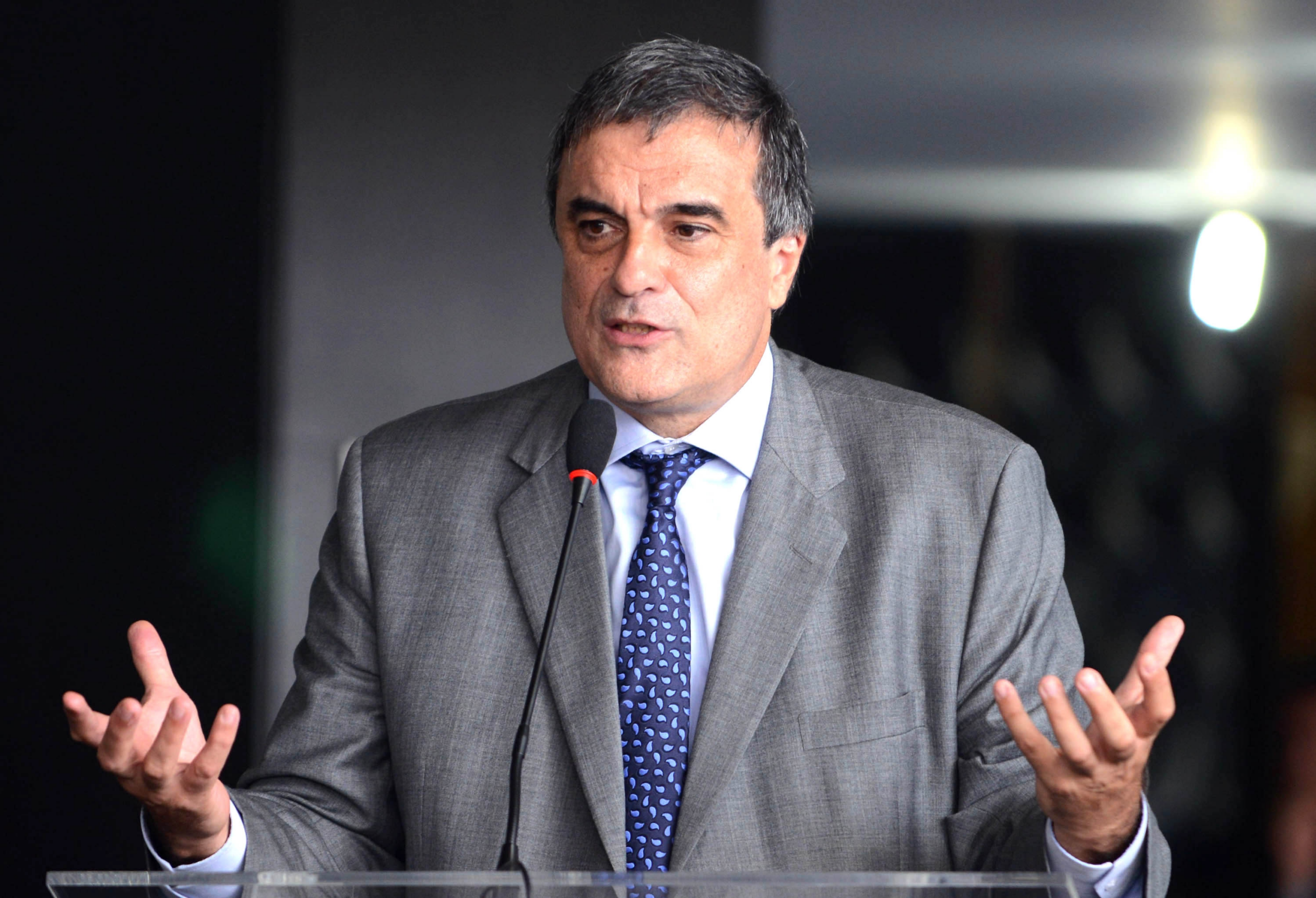 Deputados do PT e do PCdoB pedem investigação contra Fernando Henrique